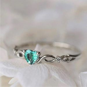 Free jewelry box with order❤️Super cute ring!❤️ size 8